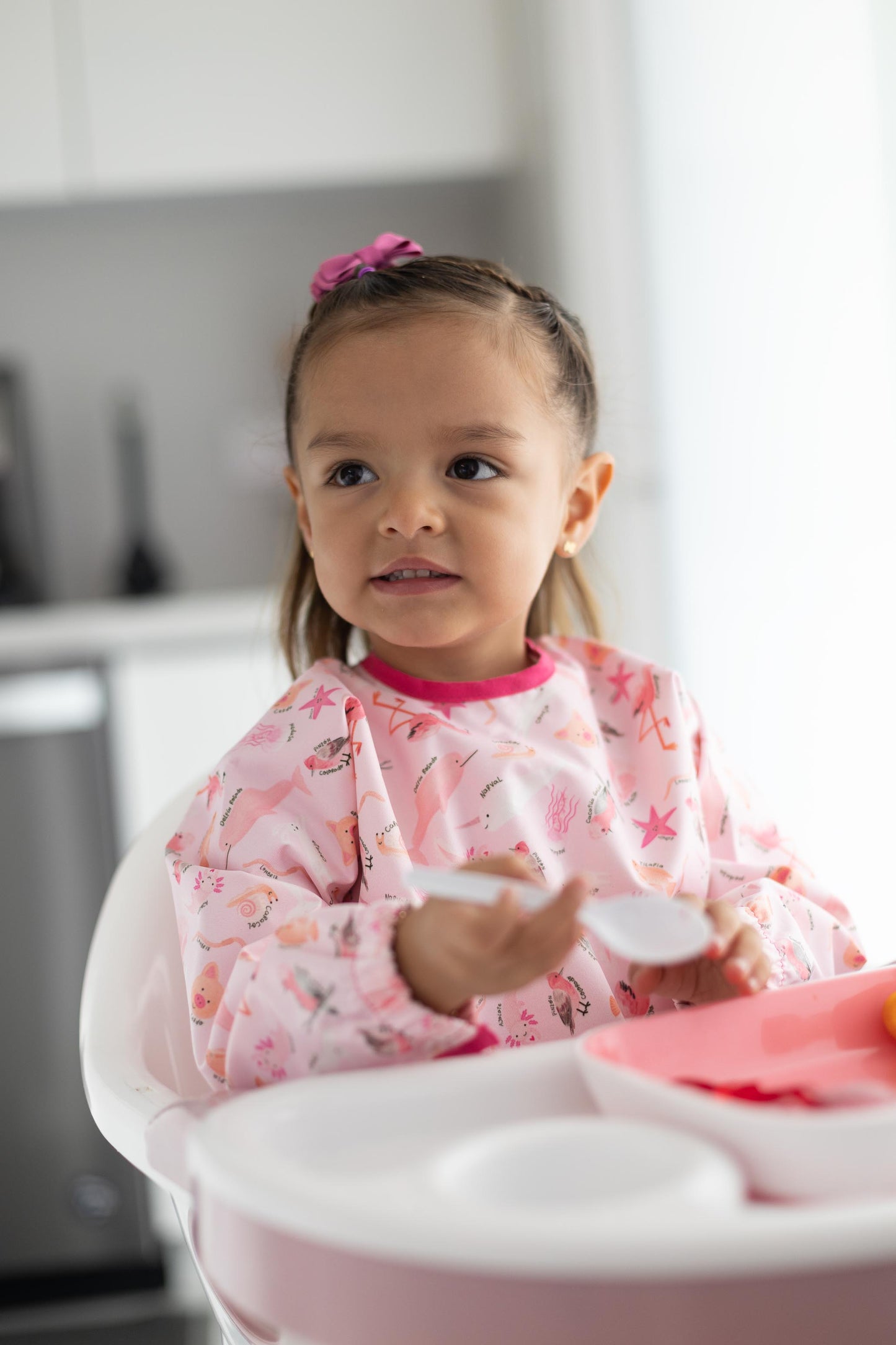 Babero Manga Larga 2-4 años – Rosado 💕